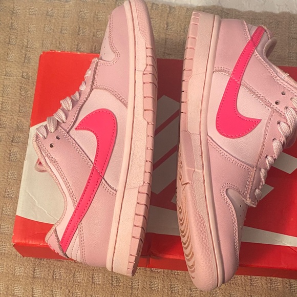 Nike Blush Pink Athletic Shoes - Picture 4 of 6